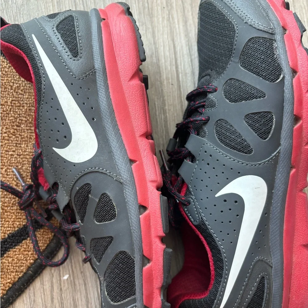Red, black Nike Flex Trail - Picture 1 of 6